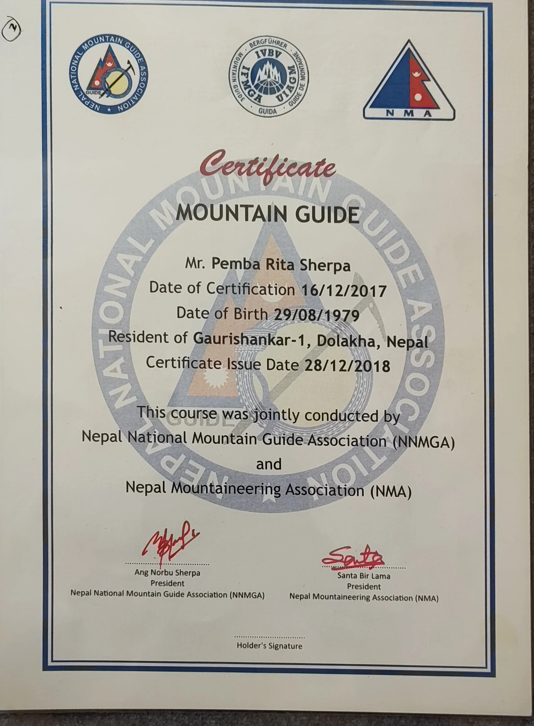 Certified Mountain Guide Of NNMGA (IFMGA / UIAGM / IVBV) & NMIA Instructor.